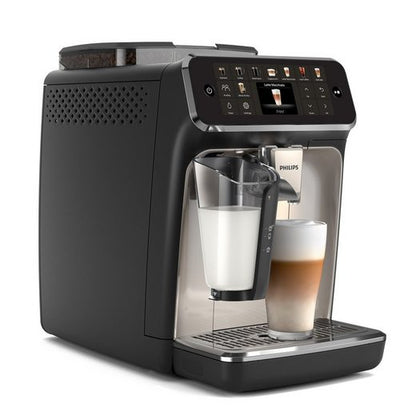 EP5547/90 Kaffeevollautomat 5500 Series mit 20 Kaffeespezialitäten (heiß oder eisgekühlt), LatteGo-Milchsystem und SilentBrew Technologie, in Schwarz verchromt