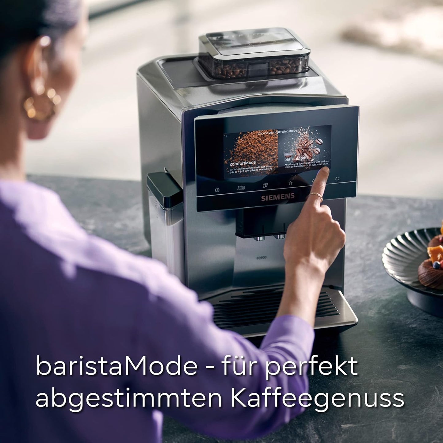 SIEMENS-Kaffeevollautomat EQ900 TQ903D43, intuitives 6,8" TFT-Display, Geräuschreduzierung App-Steuerung, Barista-Modus, AromaSelect, 3 Profile, edelstahl