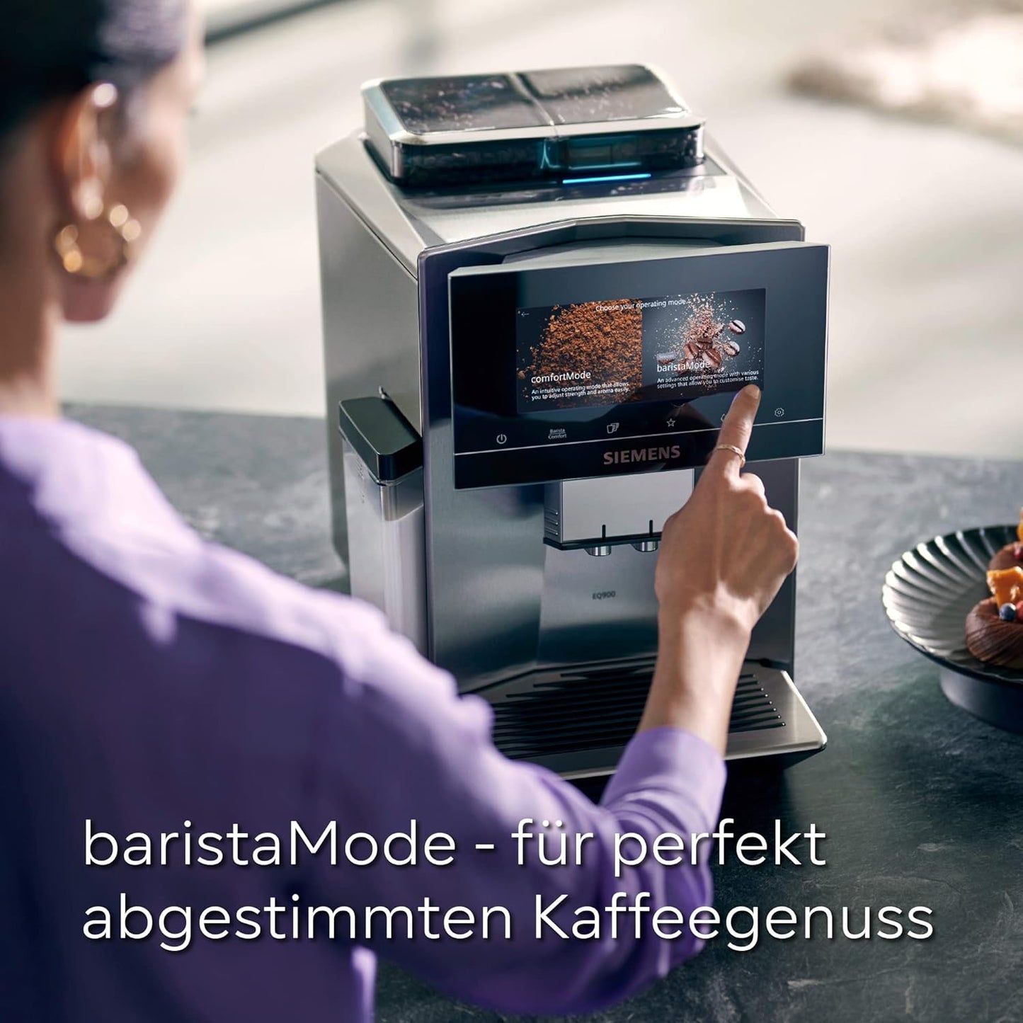 SIEMENS-Kaffeevollautomat EQ900 TQ903D43, intuitives 6,8" TFT-Display, Geräuschreduzierung App-Steuerung, Barista-Modus, AromaSelect, 3 Profile, edelstahl