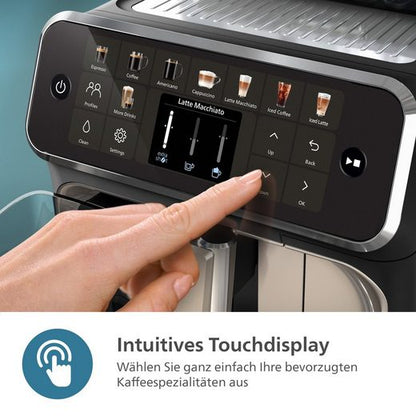 EP5547/90 Kaffeevollautomat 5500 Series mit 20 Kaffeespezialitäten (heiß oder eisgekühlt), LatteGo-Milchsystem und SilentBrew Technologie, in Schwarz verchromt