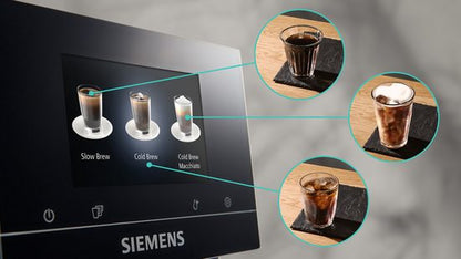 Kaffeevollautomat mit Cold Brew & 5" Smart-Display. Inklusive: App-Anbindung, individuelle Aromaprofile, 10 Favoriten & automatische Dampfreinigung. Farbe: silber metallic